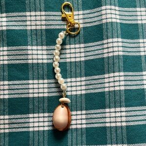 Pearl and Shell Keychain with Gold Clasp